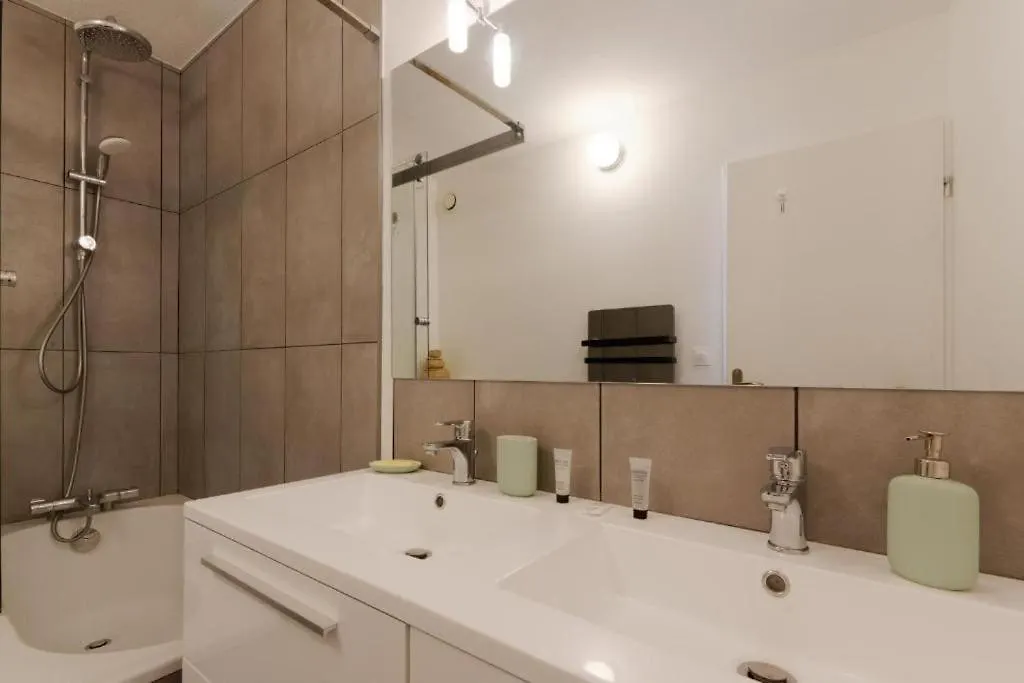 Appartement 4 Chambres 8 Personnes St Charles Marseille Apartment